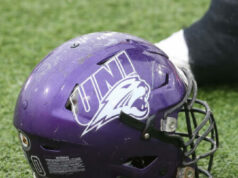 ‘Comovente’: jogador de futebol da Universidade do Norte de Iowa morre aos 18 anos 'Comovente': jogador de futebol da Universidade do Norte de Iowa morre aos 18 anos