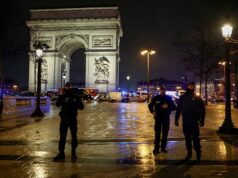 Condenado por terrorismo, recentemente libertado, morto a tiros pela polícia de Paris após suposto ataque com faca perto do Arco do Triunfo Condenado por terrorismo, recentemente libertado, morto a tiros pela polícia de Paris após suposto ataque com faca perto do Arco do Triunfo