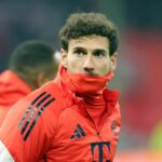 Adam Wharton jogando contra a Albânia pela Inglaterra.