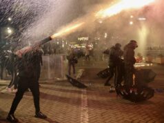 Conflitos na Albânia enquanto manifestantes exigem a renúncia do primeiro-ministro Rama Conflitos na Albânia enquanto manifestantes exigem a renúncia do primeiro-ministro Rama