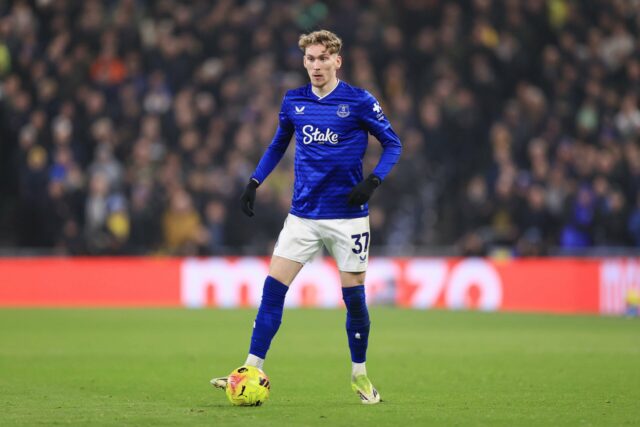 Confronto Kobbie Mainoo x James Garner e mais duas batalhas táticas que decidirão Everton x Man Utd
