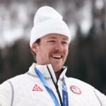 Quem é Ben Ogden? Conheça o esquiador que acabou com a seca de medalhas de cross country de meio século da equipe dos EUA