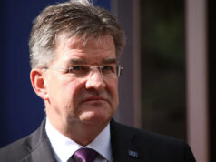 Conselheiro de segurança nacional do primeiro-ministro da Eslováquia demite-se devido a ligações com Epstein Yahoo news home