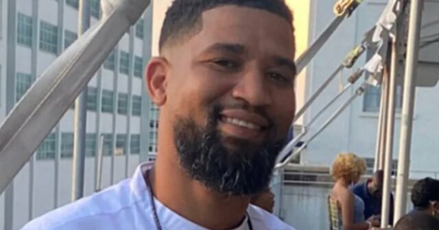 O técnico de futebol americano da Virginia High School, Travis Lee Turner, desapareceu em meio a uma temporada invicta