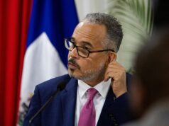 Conselho de transição do Haiti entrega poder ao primeiro-ministro apoiado pelos EUA Conselho de transição do Haiti entrega poder ao primeiro-ministro apoiado pelos EUA