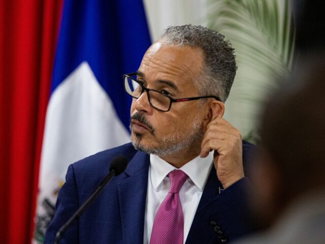 Conselho de transição do Haiti entrega poder ao primeiro-ministro apoiado pelos EUA
