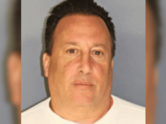 Contador do condado de Essex acusado de roubar US$ 1,6 milhão para supostamente financiar o hábito de apostas esportivas Contador do condado de Essex acusado de roubar US$ 1,6 milhão para supostamente financiar o hábito de apostas esportivas. Foto de Michael Delia