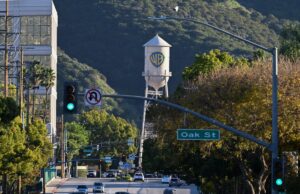 Controladora da CNN considera novas negociações de vendas com Trump Ally: relatório Controladora da CNN considera novas negociações de vendas com Trump Ally: relatório