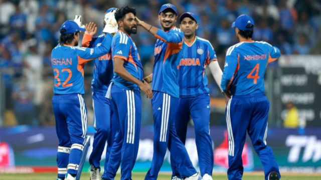 Copa do Mundo T20 2026: Seleção da Índia derrotou os EUA por 29 corridas no Estádio Wankhede
