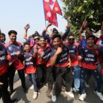 MUMBAI, ÍNDIA - 08 DE FEVEREIRO: Torcedores torcem durante a partida da Copa do Mundo T20 Masculina da ICC Índia e Sri Lanka 2026 entre Inglaterra e Nepal no Estádio Wankhede em 08 de fevereiro de 2026 em Mumbai, Índia. (Foto de Pankaj Nangia/Getty Images)
