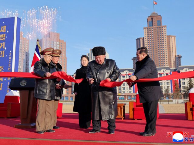 Coreia do Norte abre nova área habitacional para famílias de Kim Jong Un inaugura casas para famílias de soldados mortos