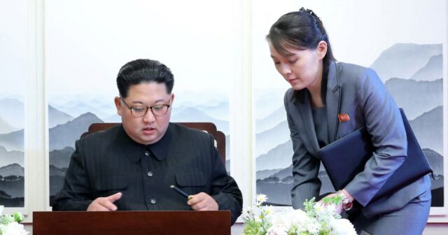 Coreia do Norte promove irmã de Kim Jong Un enquanto ele promete impulsionar economia
