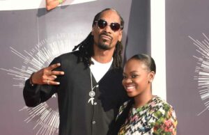 Cori, filha de Snoop Dogg, lamenta a morte do bebê após 10 meses de internação na UTIN Cori Broadus, filha de Snoop Dogg, dá à luz 3 meses antes