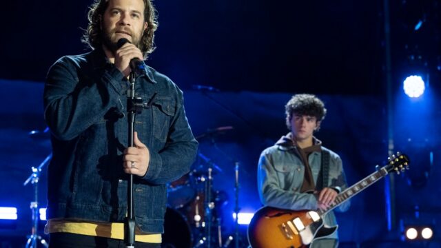 Crítica de 'I Can Only Imagine 2': Agora que é uma estrela do rock cristão, Bart Millard tem mais problemas do que nunca. Mas ele está apenas imaginando-os?
