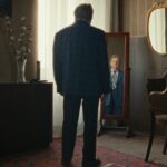 Crítica de 'O homem mais solitário da cidade': um músico austríaco idoso se apresenta tocando blues em um retrato em movimento silencioso