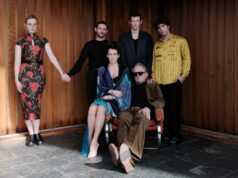 Crítica de ‘Poda de roseira’: Callum Turner medita à margem de uma família tóxica na provocação elegante, boba, mas sedutora de Karim Aïnouz Crítica de 'Poda de roseira': Callum Turner medita à margem de uma família tóxica na provocação elegante, boba, mas sedutora de Karim Aïnouz