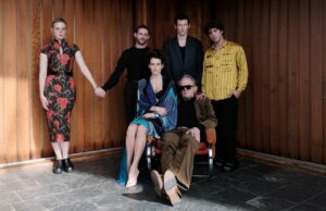 Crítica de ‘Poda de roseira’: Callum Turner medita à margem de uma família tóxica na provocação elegante, boba, mas sedutora de Karim Aïnouz Crítica de 'Poda de roseira': Callum Turner medita à margem de uma família tóxica na provocação elegante, boba, mas sedutora de Karim Aïnouz