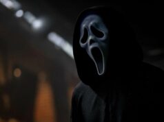 Crítica de ‘Scream 7’: franquia volta ao básico em uma sequência competente e pouco inspirada Jennifer Love-Hewitt, Ryan Phillippe, Sarah Michelle Gellar e Freddie Prinze Jr. em 'Eu sei o que você fez no verão passado' (Columbia Pictures)