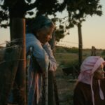 Crítica de 'Variações sobre um tema': uma mulher encara cabras - e relembra uma vida - no adorável e lírico vencedor de Rotterdam