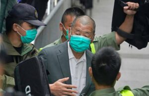 Crítico chinês e ex-magnata da mídia Jimmy Lai condenado a 20 anos em caso de segurança de Hong Kong Crítico chinês e ex-magnata da mídia Jimmy Lai condenado a 20 anos em caso de segurança de Hong Kong