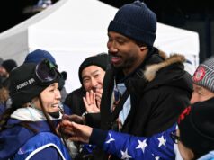 Cronograma de relacionamento da atleta olímpica Chloe Kim e da estrela da NFL Myles Garrett A atleta olímpica Chloe Kim e a estrela dos Browns Myles Garrett confirmam relacionamento com o beijo antes do jogo