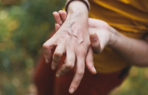 Cuidados geriátricos são um imperativo nacional para o envelhecimento da população da Índia, dizem especialistas Cuidados geriátricos são um imperativo nacional para o envelhecimento da população da Índia, dizem especialistas