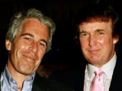 DOJ analisando se os arquivos de Epstein com alegações de Trump foram retidos indevidamente Jeffrey Epstein e Donald Trump em Mar-a-Lago, na Flórida, em 1997.