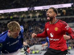 Danny Simpson não se cansa das travessuras de Matheus Cunha contra James Garner durante a vitória do Man Utd Danny Simpson não se cansa das travessuras de Matheus Cunha contra James Garner durante a vitória do Man Utd