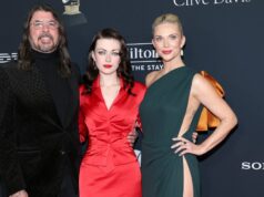 Dave Grohl e Jordyn Blum trazem a filha para a festa do Grammy após seu escândalo Cronograma de relacionamento de Dave Grohl e esposa Jordyn Blum 836