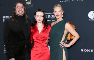 Dave Grohl e Jordyn Blum trazem a filha para a festa do Grammy após seu escândalo Cronograma de relacionamento de Dave Grohl e esposa Jordyn Blum 836