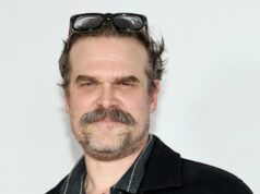 David Harbour, de Stranger Things, é visto com uma mulher misteriosa enquanto Maya Hawke se casa Histórias de namoro do elenco de Stranger Things por dentro das estrelas da Netflix amam vidas