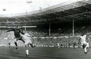 De Glasgow a Old Trafford: traçando a coragem da lenda do Man Utd, Paddy Crerand De Glasgow a Old Trafford: traçando a coragem da lenda do Man Utd, Paddy Crerand