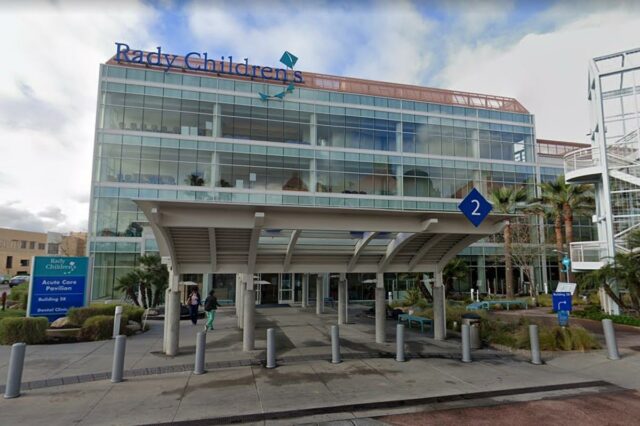 O procurador-geral da Califórnia, Rob Bonta, falando em uma entrevista coletiva sobre processar a Casa Branca para restaurar o financiamento do SNAP.