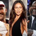 Lala Kent e Ambyr Childers vestindo camisetas vermelhas do Super Bowl 2026, em frente a uma tela exibindo seus