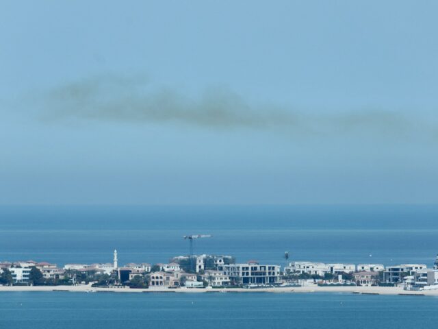 Detritos de mísseis ferem oito pessoas no Catar depois que Irã lança barragem
