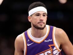 Devin Booker envia mensagem clara para Joel Embiid após momento acalorado Devin Booker envia mensagem clara para Joel Embiid após momento acalorado