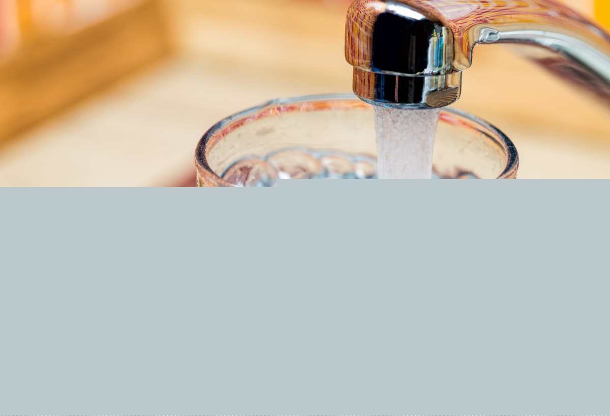 Dezenas de milhares de pessoas correm o risco de ficar sem água potável Dezenas de milhares de pessoas correm o risco de ficar sem água potável