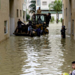 Dezenas de milhares de pessoas evacuadas devido às inundações que submergem partes de Marrocos