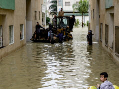 Dezenas de milhares de pessoas evacuadas devido às inundações que submergem partes de Marrocos Dezenas de milhares de pessoas evacuadas devido às inundações que submergem partes de Marrocos