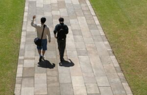 Dois em cada três estudantes universitários e funcionários vivenciam racismo “profundamente arraigado” Três em cada quatro estudantes internacionais na Austrália disseram ter sofrido racismo.