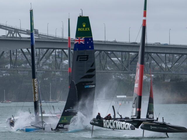Dois feridos após acidente em alta velocidade Nova Zelândia-França na corrida Auckland SailGP
