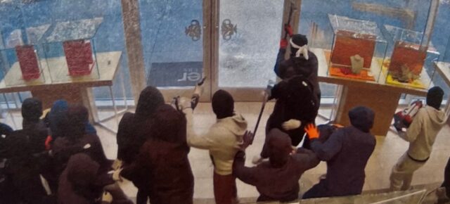 Dois homens de East Bay são culpados de roubo de US$ 1,1 milhão na Heller Jewellers, mas o processo está apenas começando
