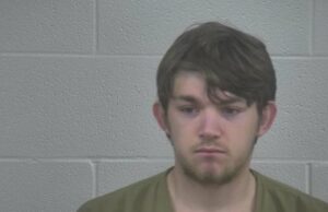 Dois homens de Illinois são presos após supostamente tentarem sequestrar adolescente de Kentucky Procurador distrital do condado de Suffolk, Ray Tierney