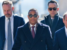 Don Lemon Smiles, acena para fora do Tribunal Federal em Minnesota para acusação don limão principal getty 2