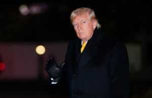 Donald Trump pede mudança imediata nas regras da NFL depois do que viu no Super Bowl 60 Foto de ROBERTO SCHMIDT/AFP via Getty Images