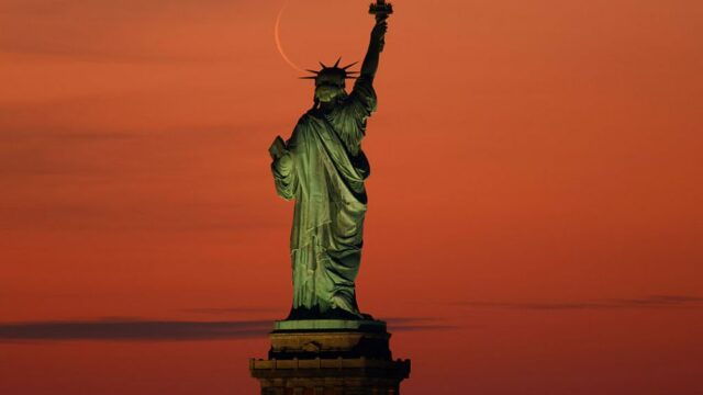 Drama do período francês 'Lady Liberty' sobre as origens da icônica estátua de Staten Island em obras com os produtores de 'The Intouchables' e 'CODA'
