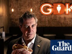 ‘É a sobrevivência do mais apto’: a rede de kebab do Reino Unido em busca de vantagem com cortadores robóticos 'É a sobrevivência do mais apto': a rede de kebab do Reino Unido em busca de vantagem com cortadores robóticos