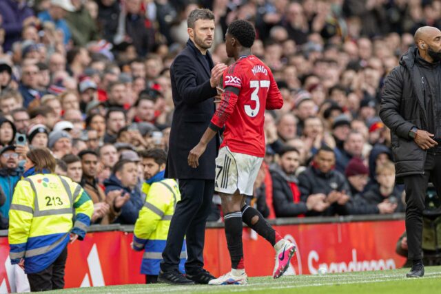 'É realmente incrível': Kobbie Mainoo contou por Michael Carrick como 'É realmente incrível': Kobbie Mainoo contou por Michael Carrick como ele 'pode melhorar' ainda mais no Man Utd