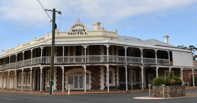 É um trabalho de amor colocar a grande e velha É um trabalho de amor colocar a grande e velha dama Wagin de volta à condição