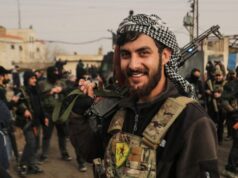 EUA transferem detidos do ISIL para o Iraque enquanto base no nordeste da Síria se retira EUA transferem detidos do ISIL para o Iraque enquanto base no nordeste da Síria se retira